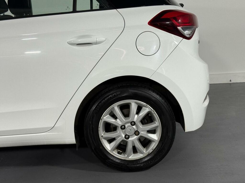 Hyundai I20 Se White #43