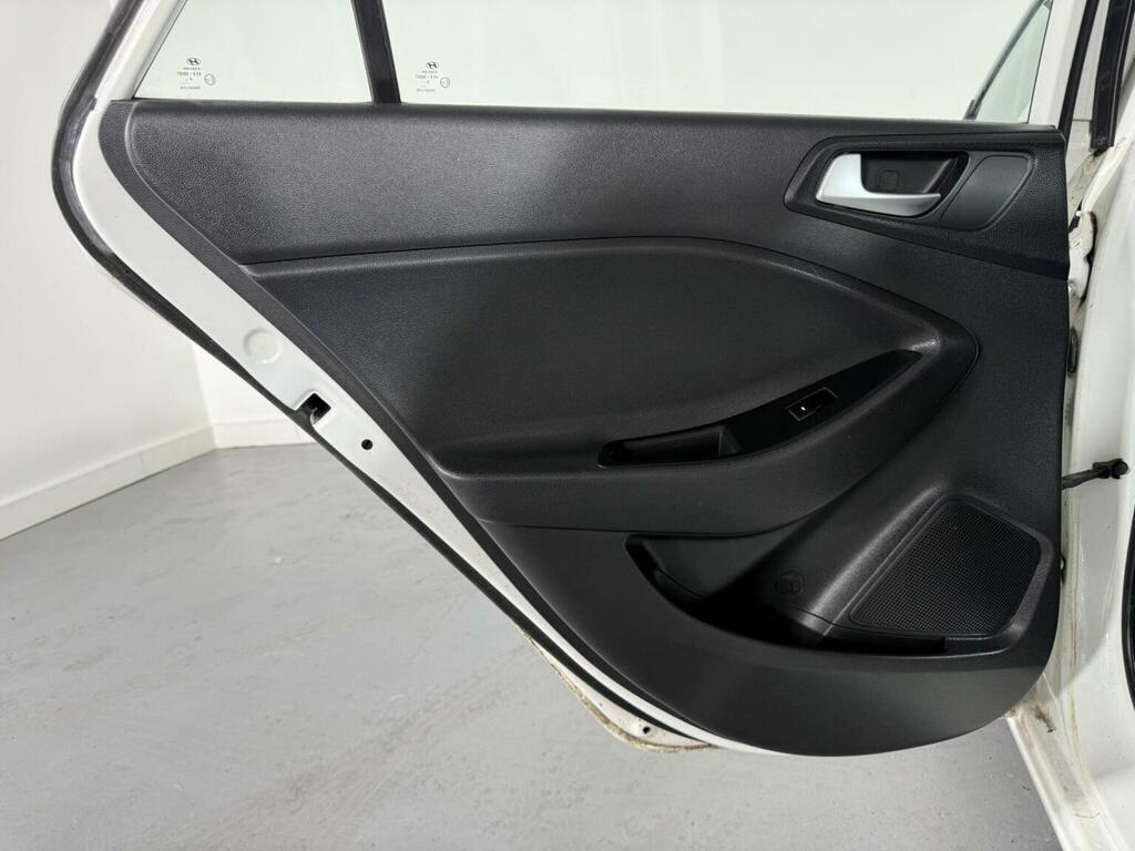 Hyundai I20 Se White #38