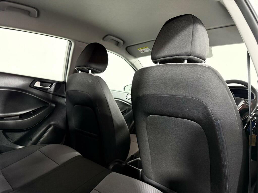 Hyundai I20 Se White #13