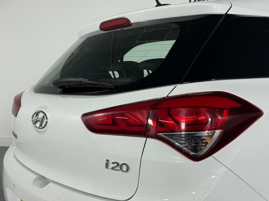 Hyundai I20 Se White #19