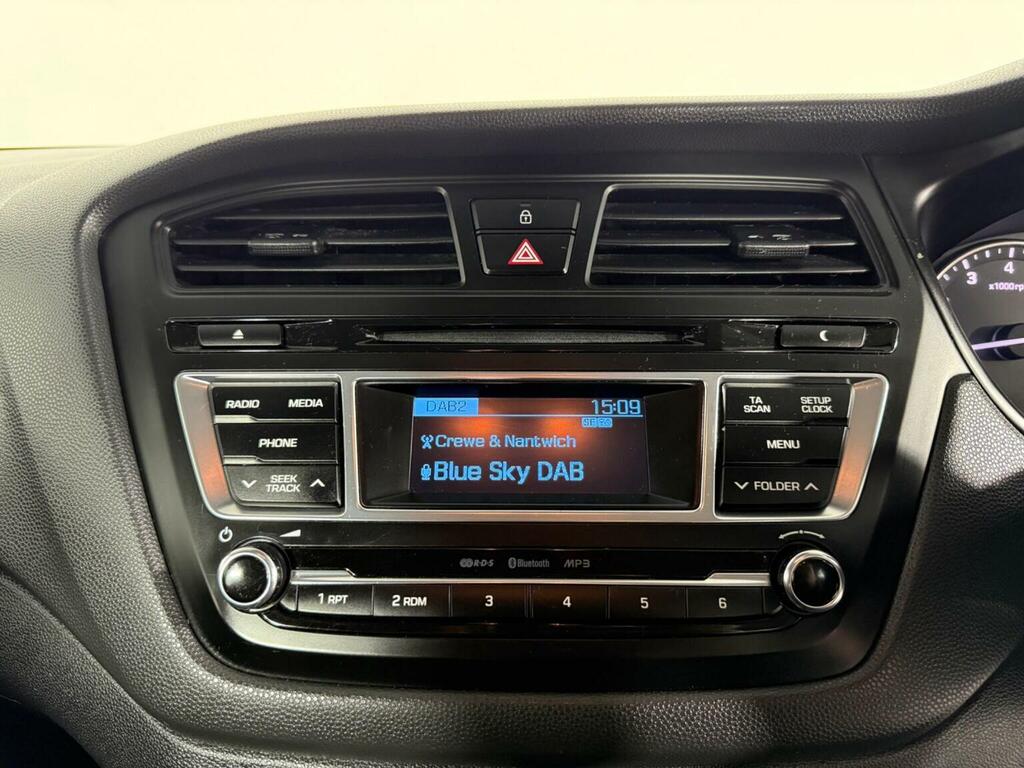 Hyundai I20 Se White #25