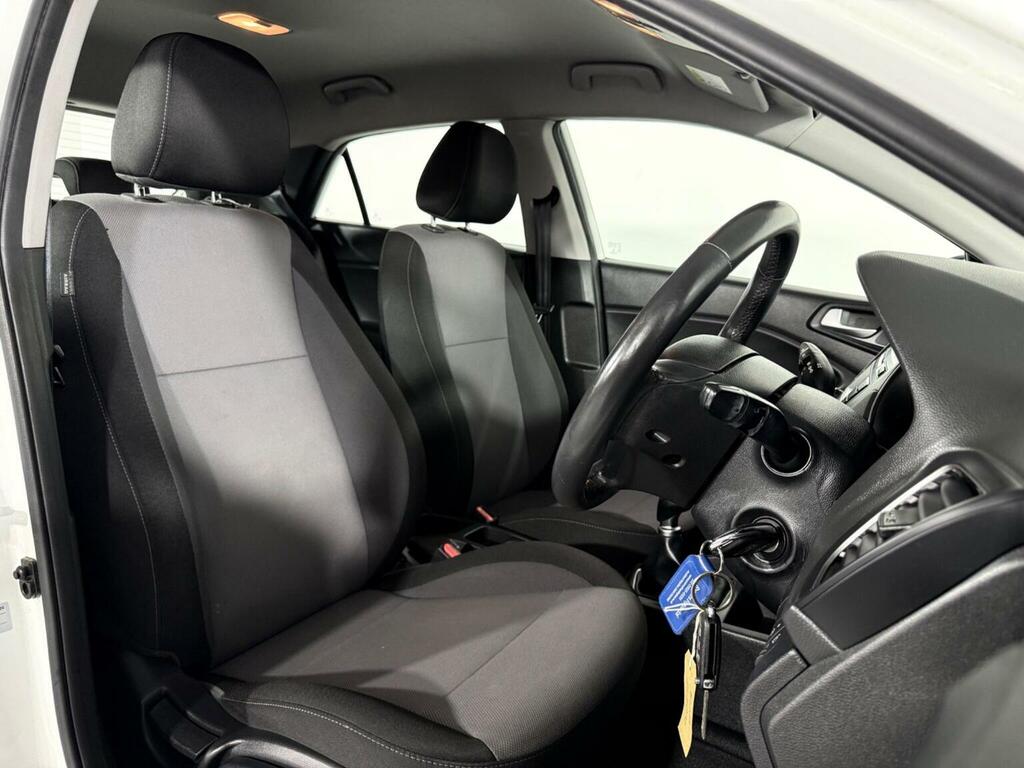 Hyundai I20 Se White #10