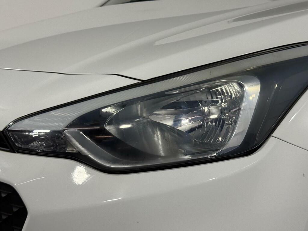 Hyundai I20 Se White #51