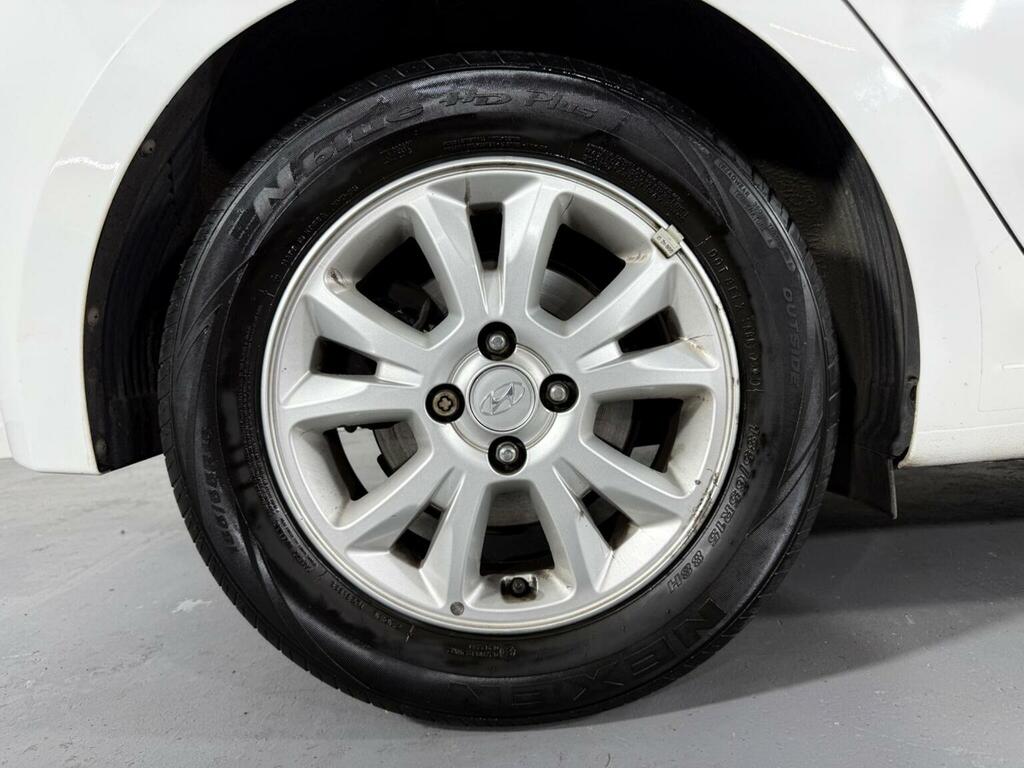 Hyundai I20 Se White #68