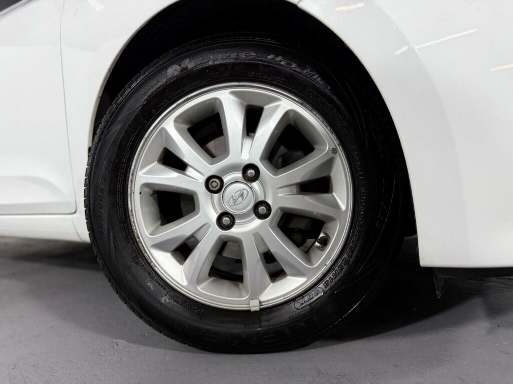 Hyundai I20 Se White #3