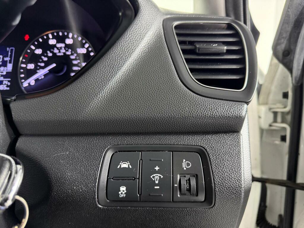 Hyundai I20 Se White #22