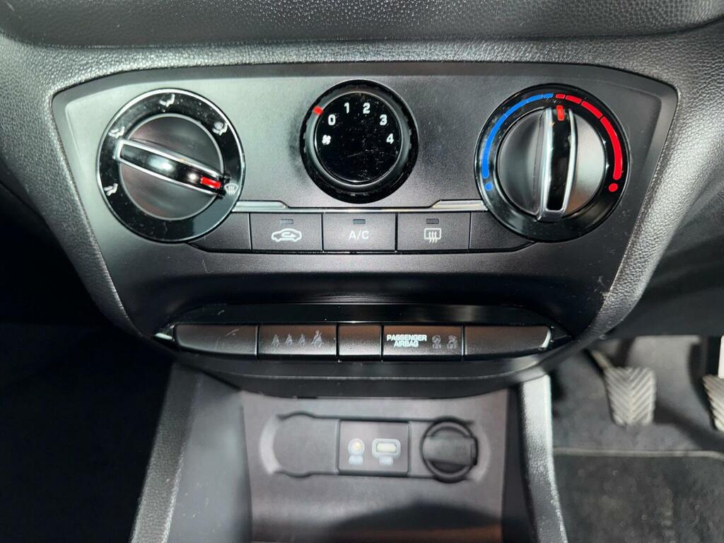 Hyundai I20 Se White #29