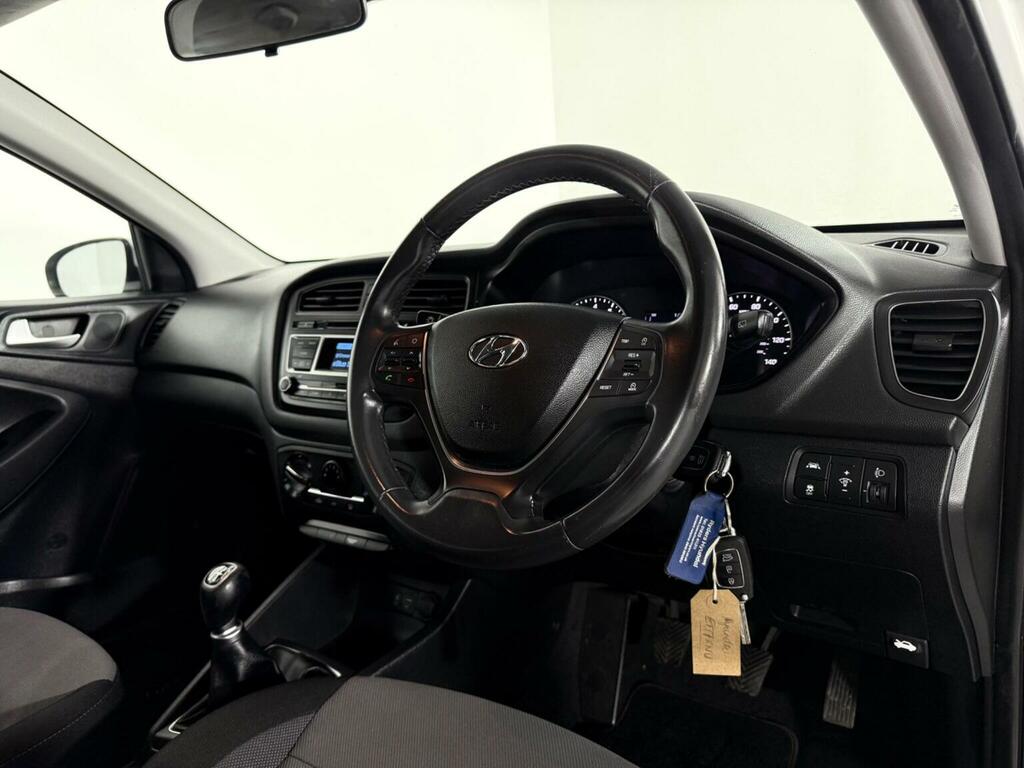 Hyundai I20 Se White #7