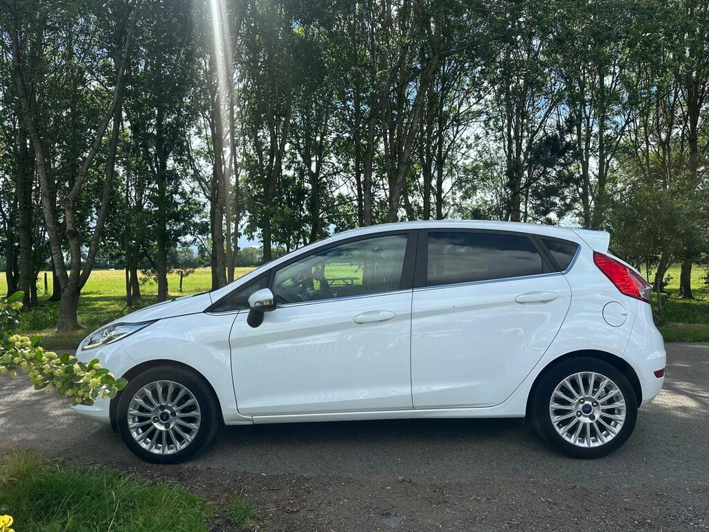 Ford Fiesta Hatchback 1.0T Ecoboost Titanium Euro 5 Ss MK14DFY White #4