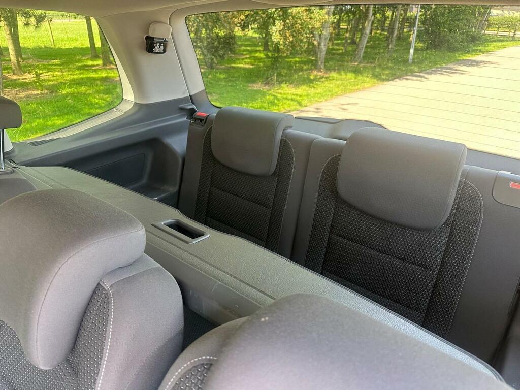 Volkswagen Touran Mpv Silver #18