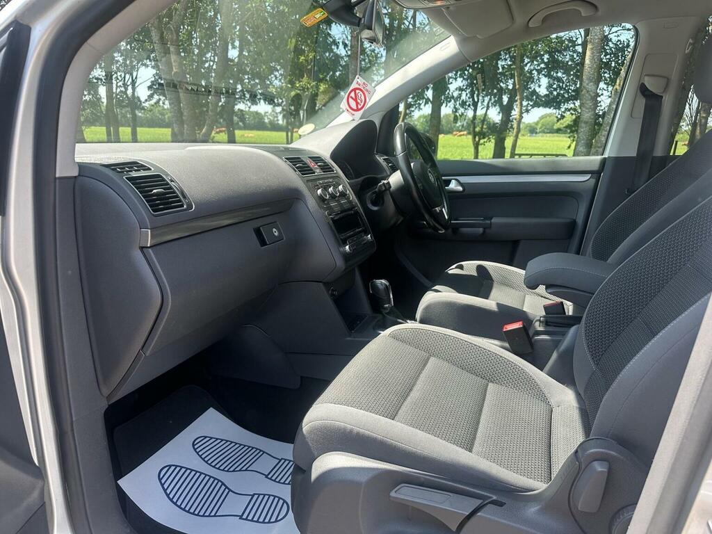 Volkswagen Touran Mpv Silver #10