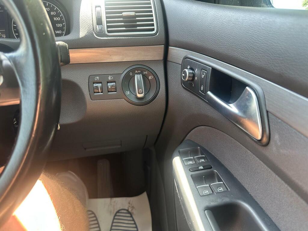 Volkswagen Touran Mpv Silver #15