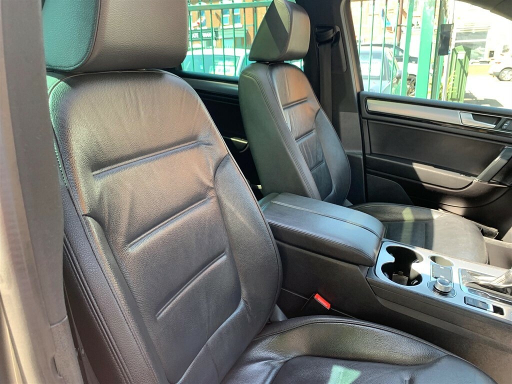 Volkswagen Touareg 3.0L V6 R-line Plus Tdi Bluemotion Technology A Black #42