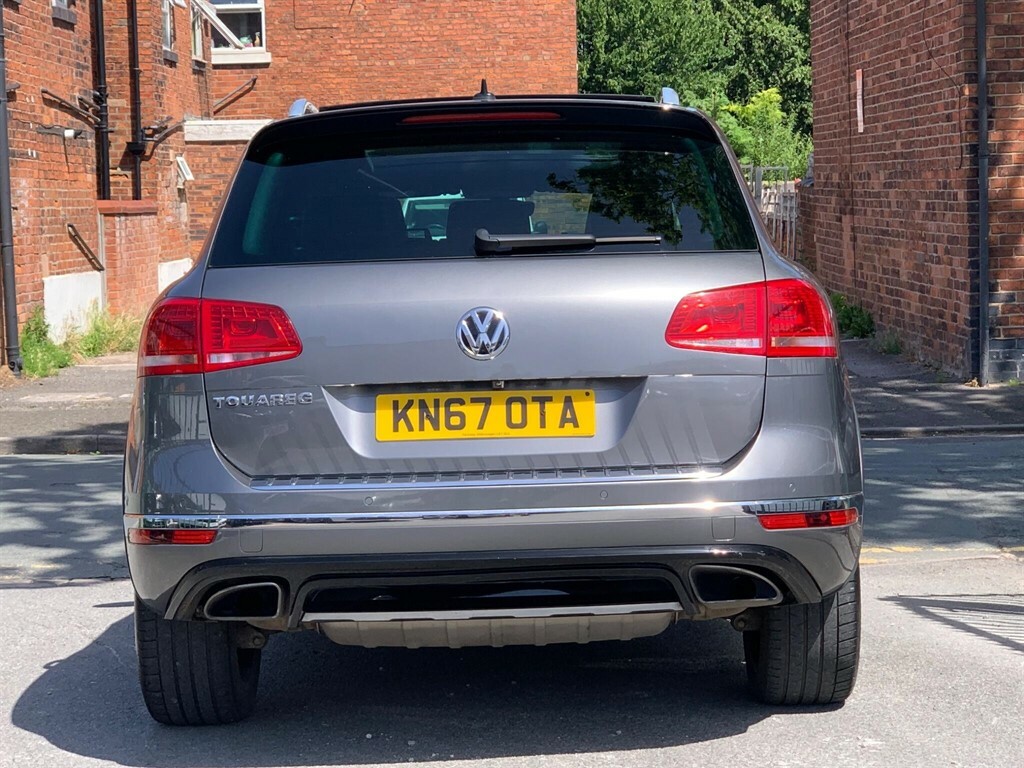 Volkswagen Touareg 3.0L V6 R-line Plus Tdi Bluemotion Technology A Black #9