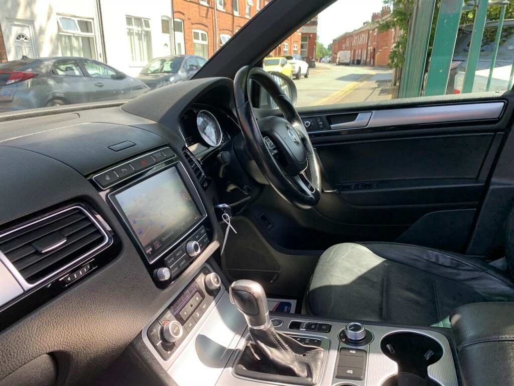 Volkswagen Touareg 3.0L V6 R-line Plus Tdi Bluemotion Technology A Black #11
