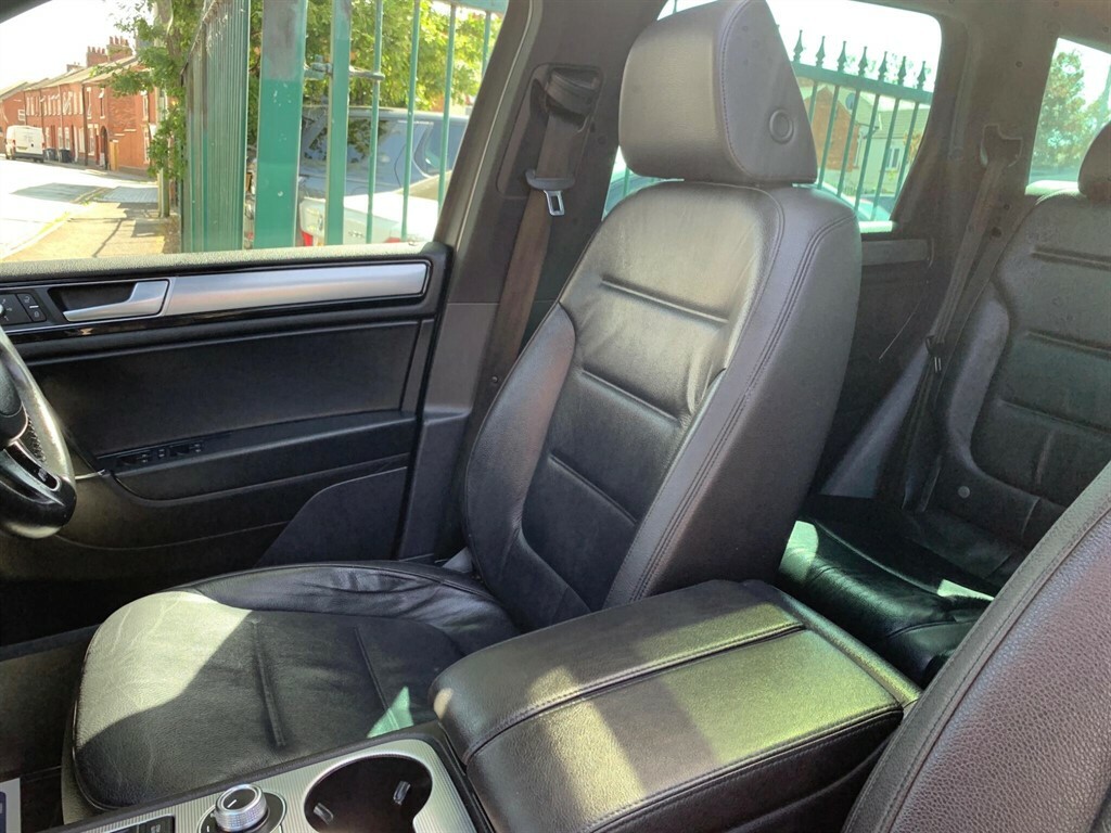 Volkswagen Touareg 3.0L V6 R-line Plus Tdi Bluemotion Technology A Black #41