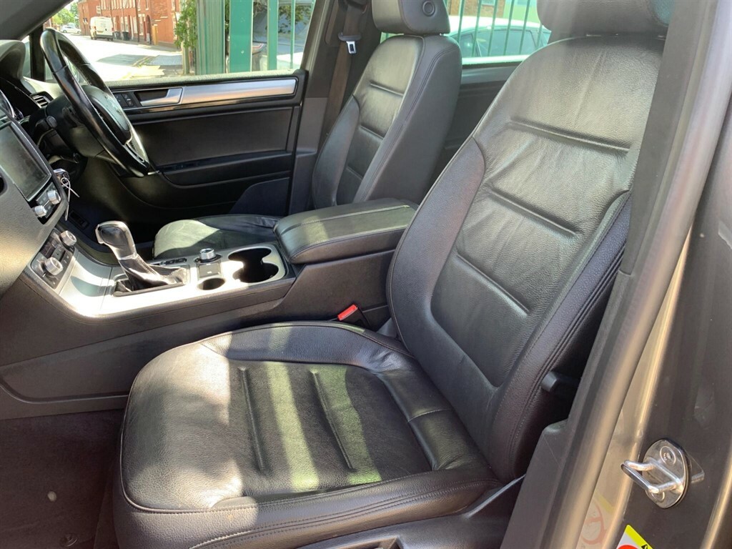 Volkswagen Touareg 3.0L V6 R-line Plus Tdi Bluemotion Technology A Black #40
