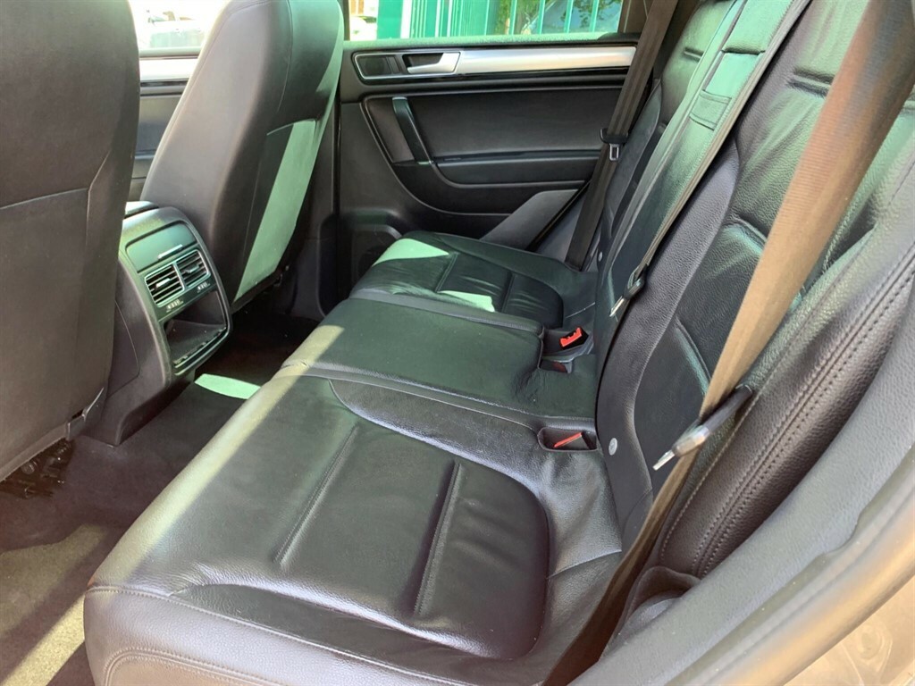 Volkswagen Touareg 3.0L V6 R-line Plus Tdi Bluemotion Technology A Black #17
