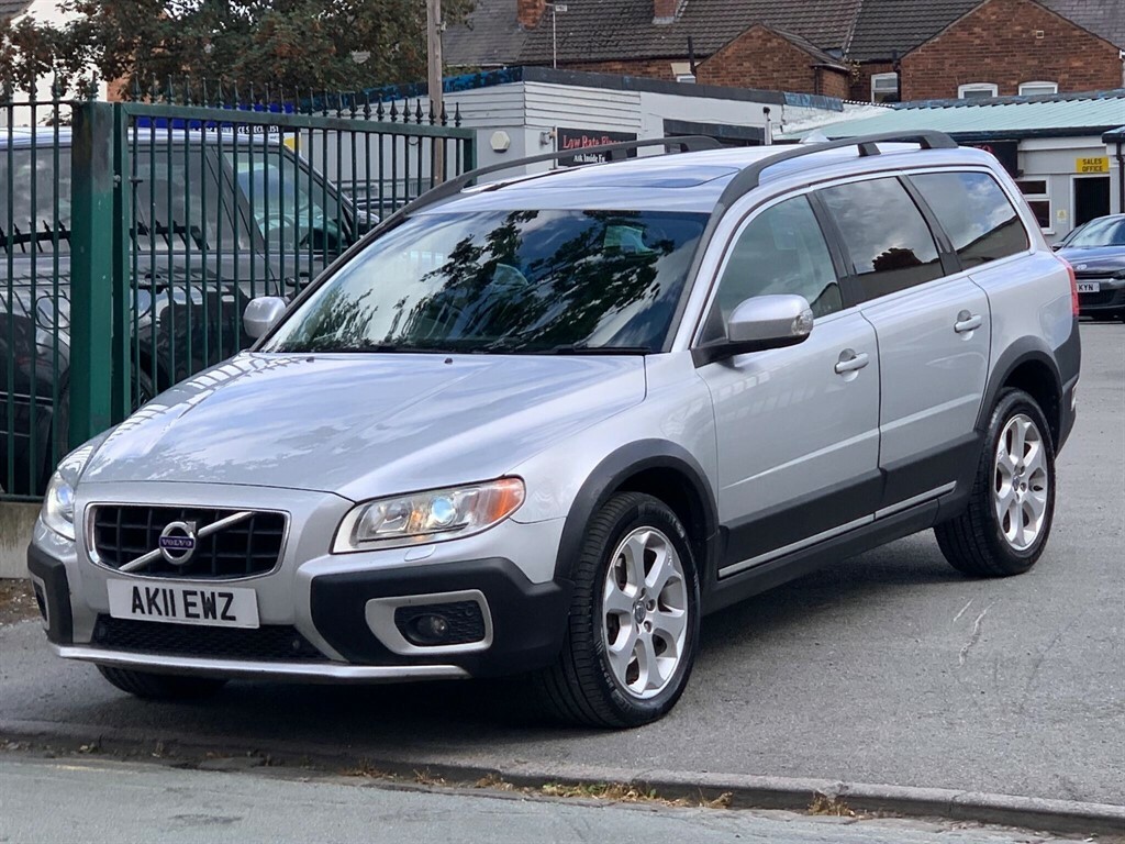 Volvo XC70 Estate Silver #3