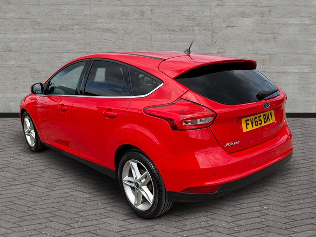 Ford Focus Zetec 1.0 Low Mileage Just Been Service FV65BKY Red #2