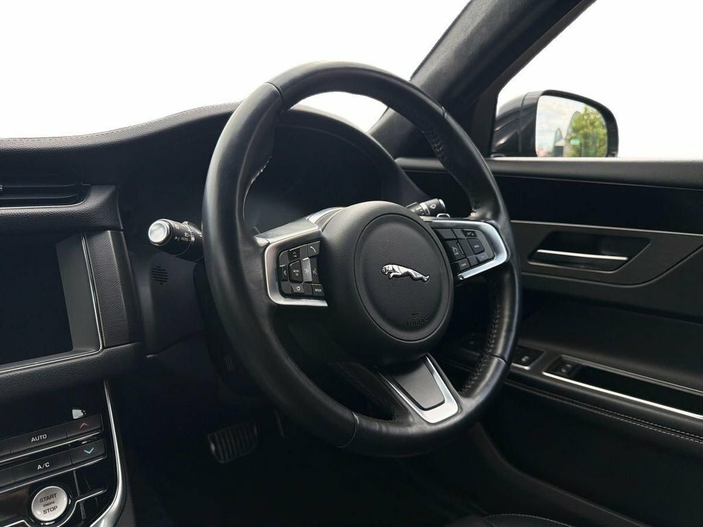 Jaguar XF 2.0D 180 Portfolio  #13