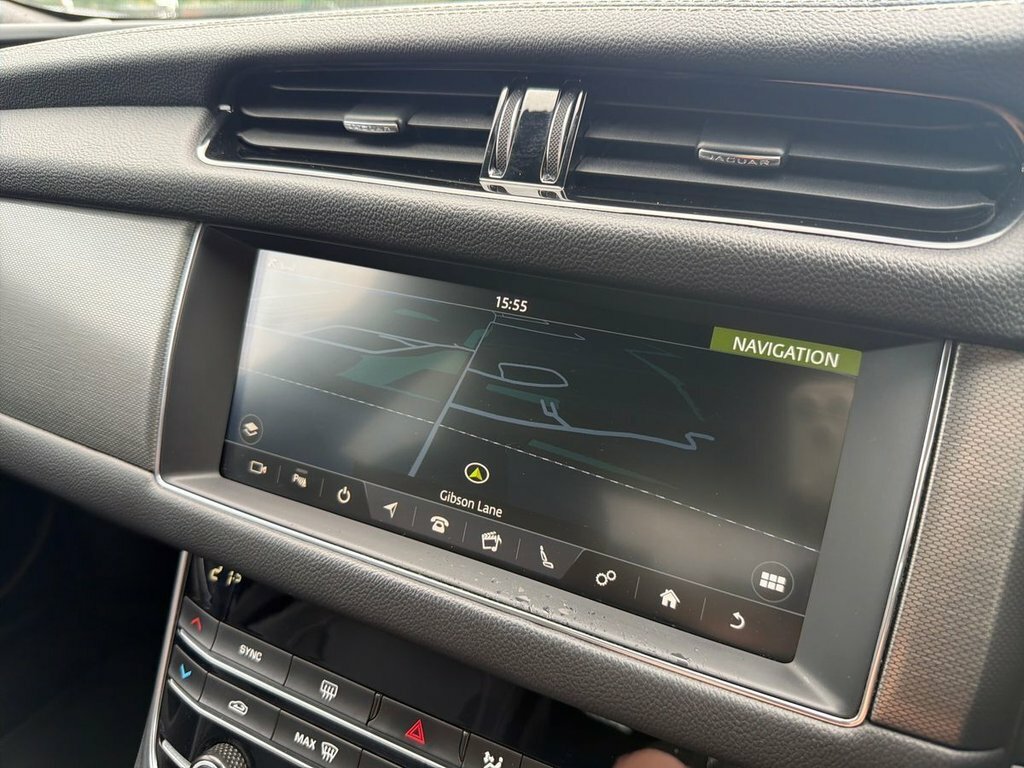 Jaguar XF 2.0D 180 Portfolio  #21
