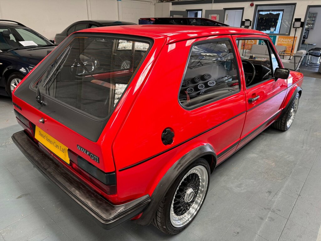 Volkswagen Golf Saloon Red #4