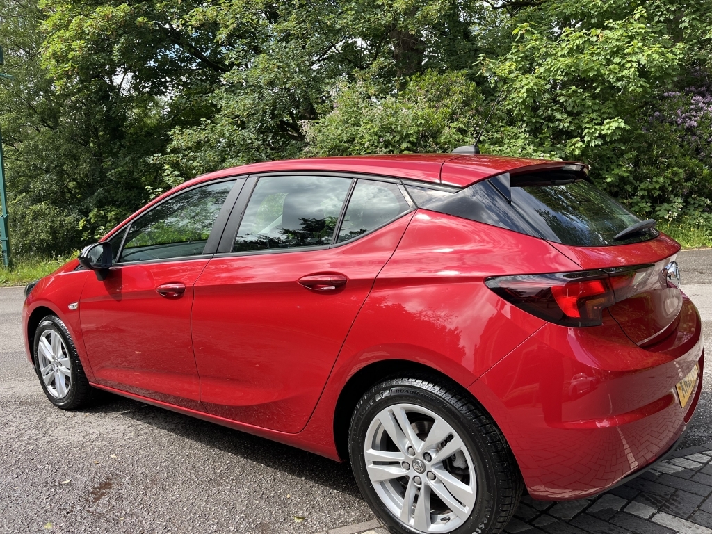 Vauxhall Astra Hatchback KN21GKV Red #4