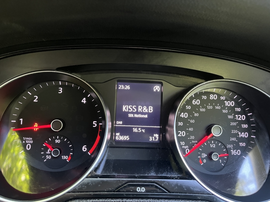 Volkswagen Passat White #27