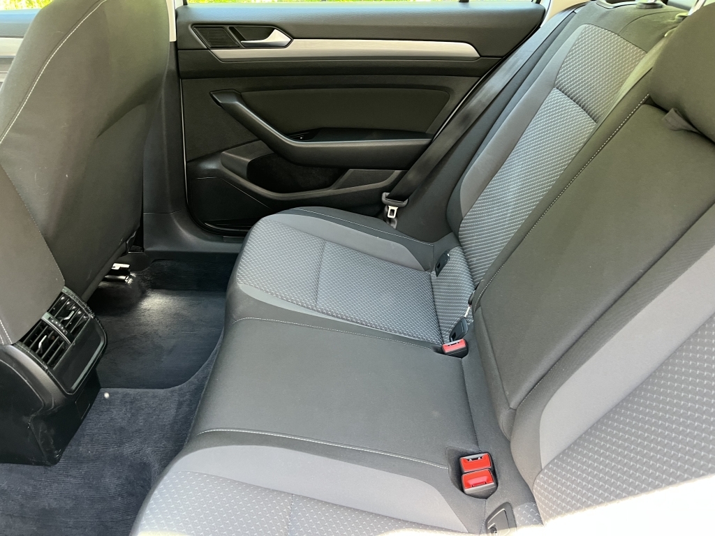 Volkswagen Passat White #13