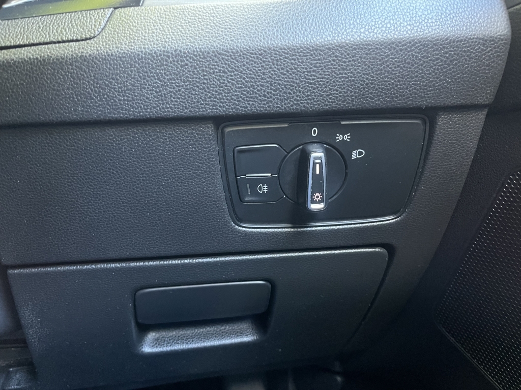 Volkswagen Passat White #22
