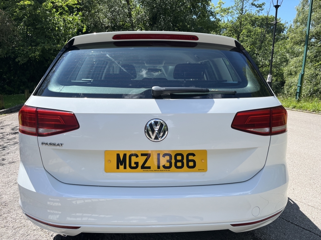 Volkswagen Passat White #7