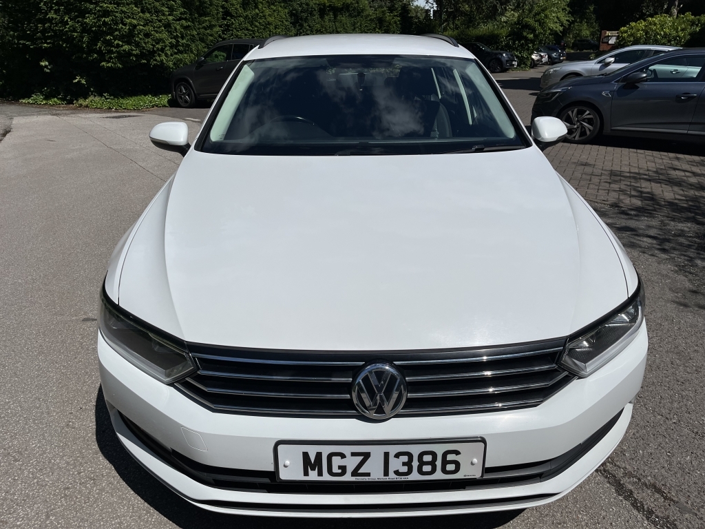 Volkswagen Passat White #16