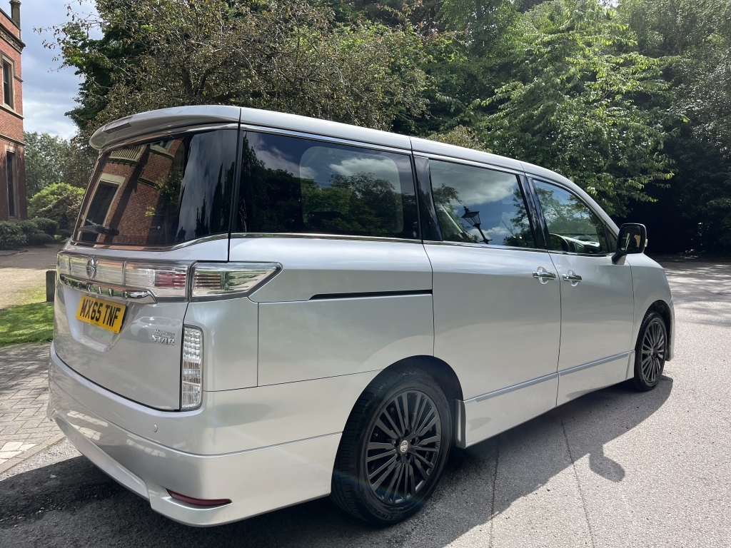 Nissan Elgrand Mpv Silver #4