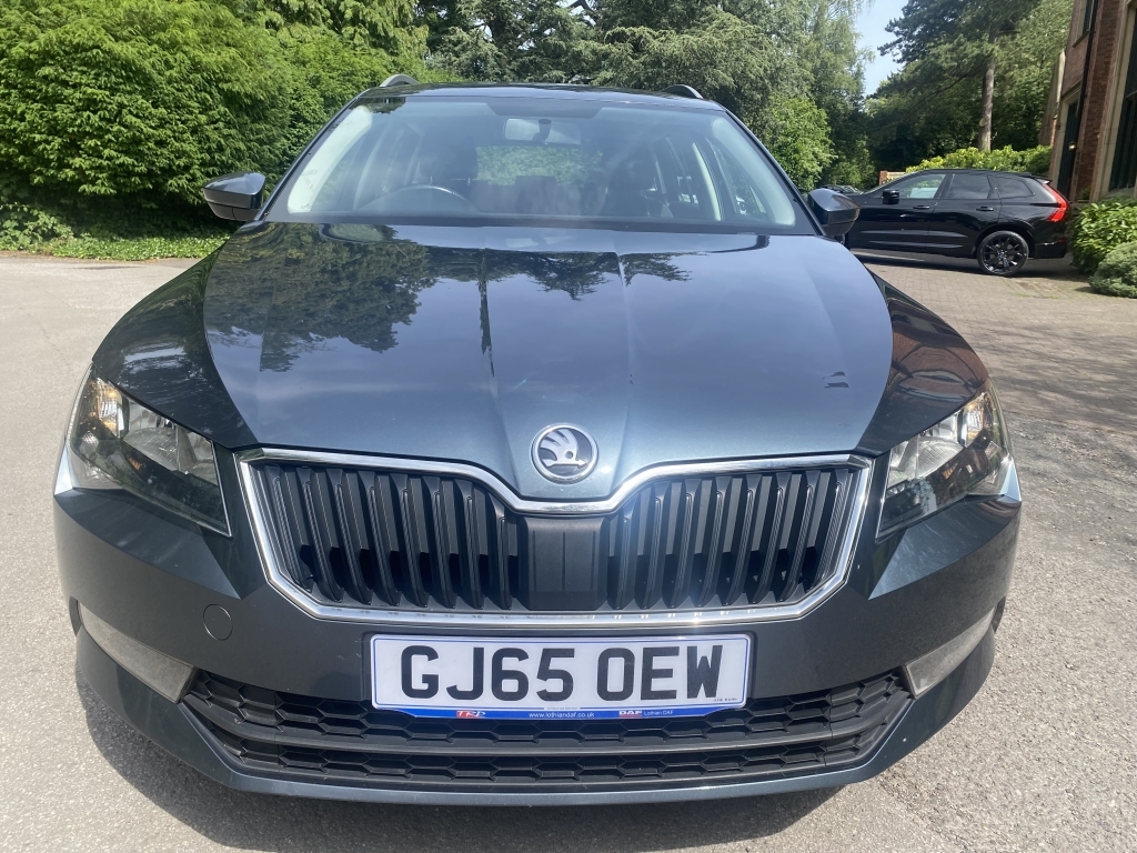 Skoda Superb 2.0 Tdi Elegance Silver #9