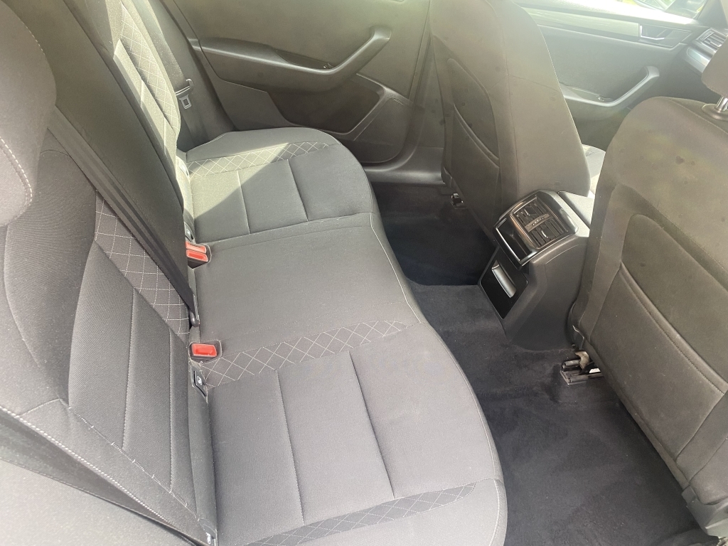 Skoda Superb 2.0 Tdi Elegance Silver #29