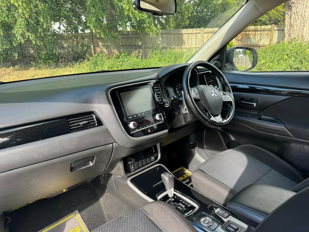 Mitsubishi Outlander Suv 2.0 Mivec Design 201969 YE69VHG White #4