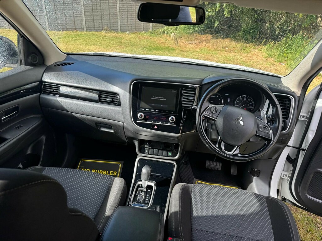Mitsubishi Outlander Suv 2.0 Mivec Design 201969 YE69VHG White #3
