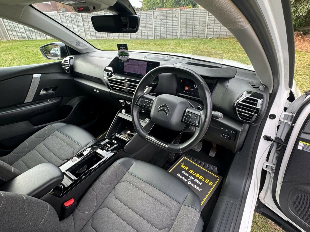 Citroen C4 Hatchback 1.2 Puretech Shine 202171 BG71JPV White #2