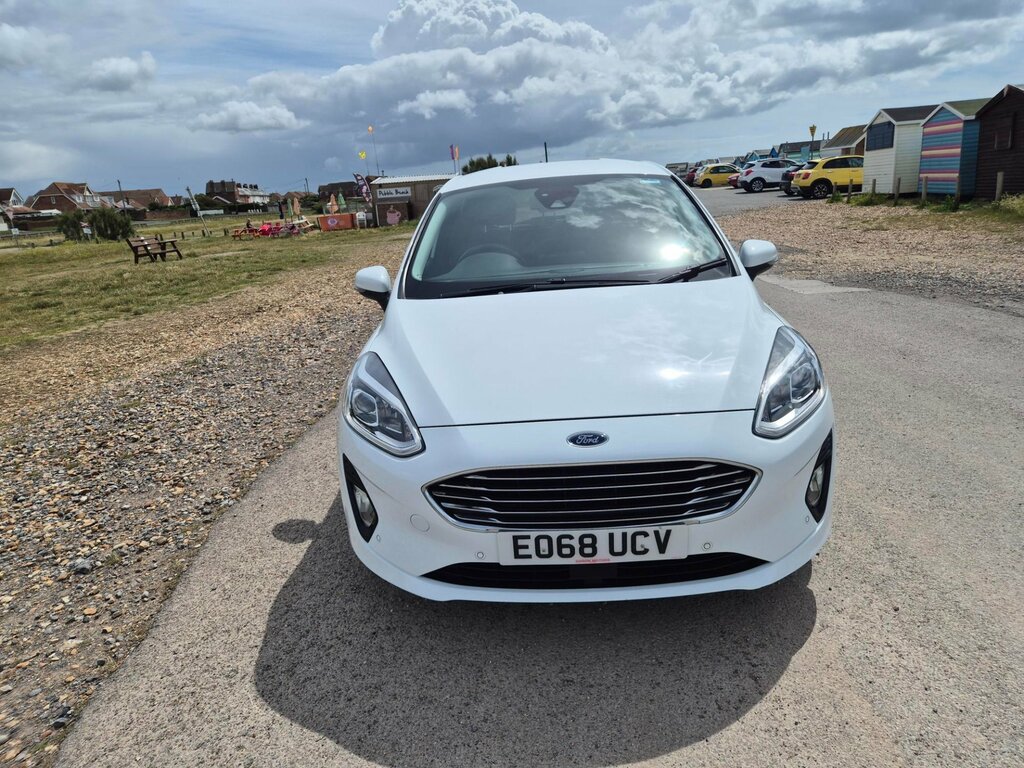Ford Fiesta Titanium 5-Door EO68UCV White #4