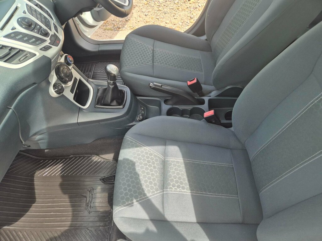 Ford Fiesta 1.4 Zetec Hatchback 130 Gkm, 9 White #6