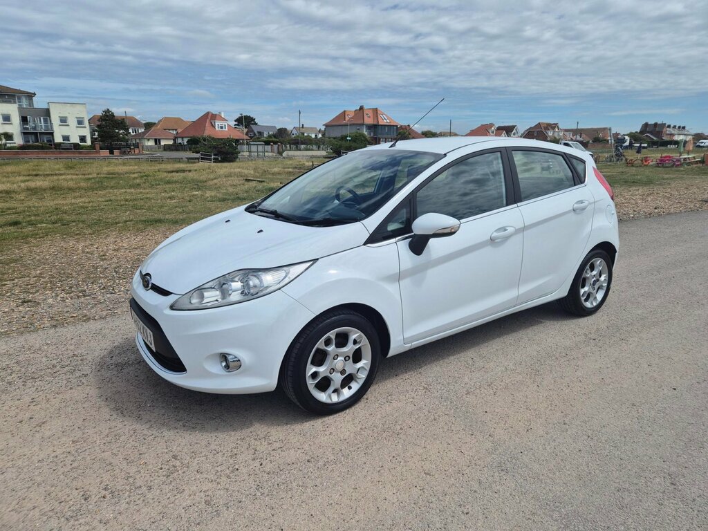 Ford Fiesta 1.4 Zetec Hatchback 130 Gkm, 9 White #3
