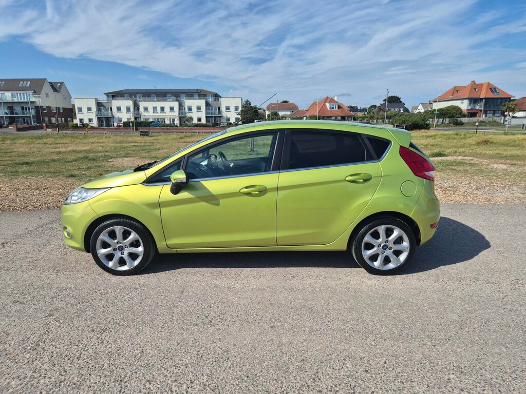 Ford Fiesta 1.4 Zetec Hatchback 133 Gkm, 9 Green