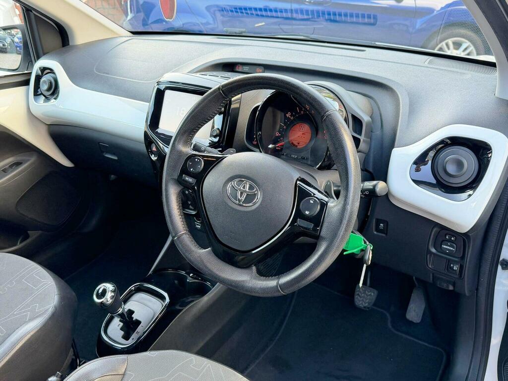 Toyota Aygo 1.0 Vvt-i X-pression X-wave X-shift Euro 5 Eur White #3