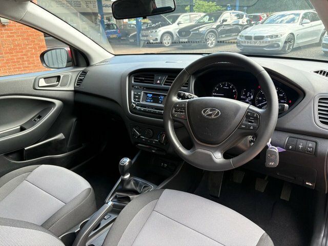 Hyundai I20 2017 1.2 Se Coupe Euro 6 84 Ps Red #4
