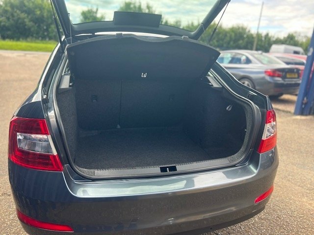 Skoda Octavia Hatchback 1.6 Tdi Se 201565 Grey #5