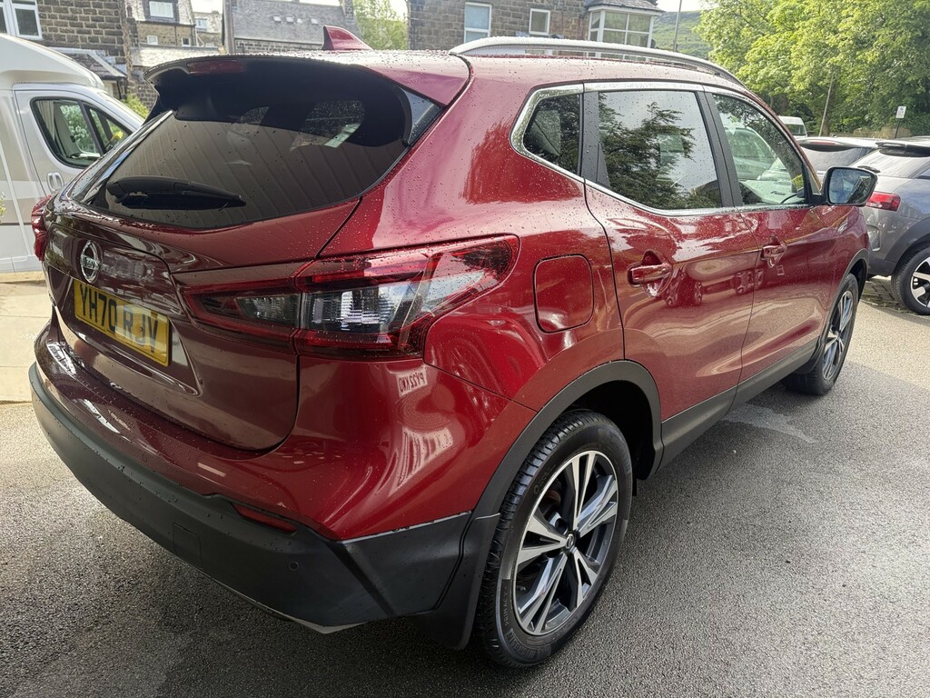 Nissan Qashqai 1.3 Dig-t N-connecta Red #3
