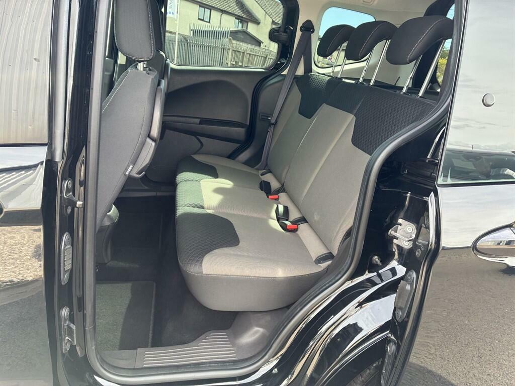 Ford Tourneo Courier 1.5 Tdci Zetec Mpv Grey #15
