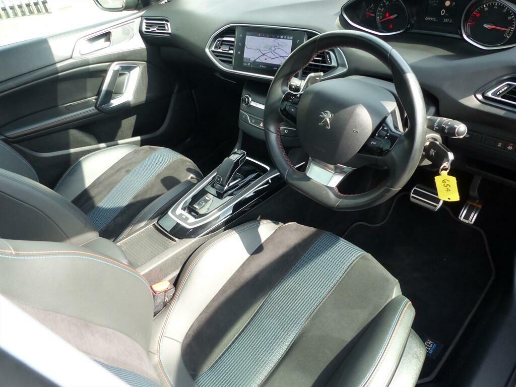 Peugeot 308 Tech Edition Red #4
