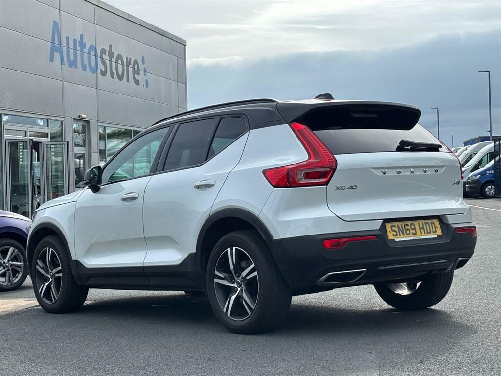 Volvo XC40 R-design White #4